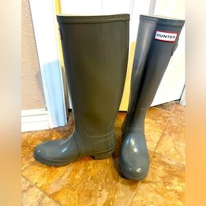 Grey hunter boots